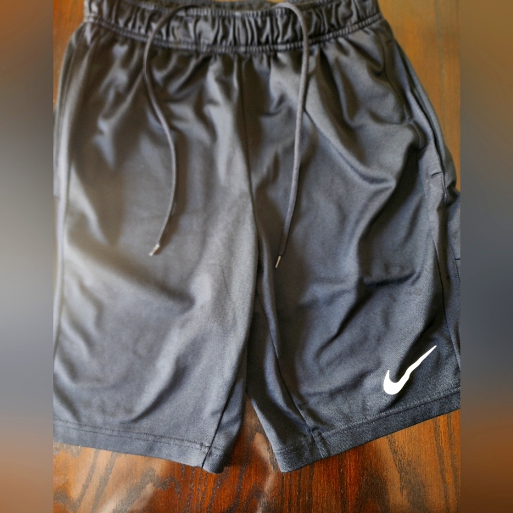 Nike Men's Black Shorts Size Small, With Pockets